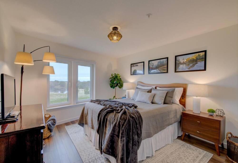 Beach Please-Updated Home With Ocean Views Long Beach Eksteriør billede