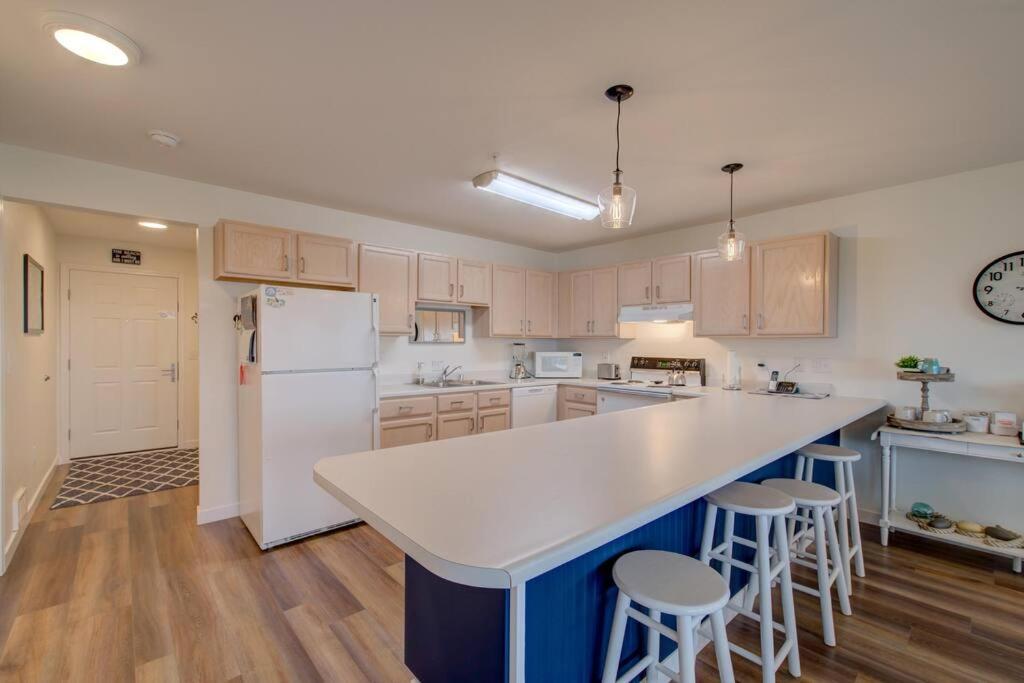 Beach Please-Updated Home With Ocean Views Long Beach Eksteriør billede