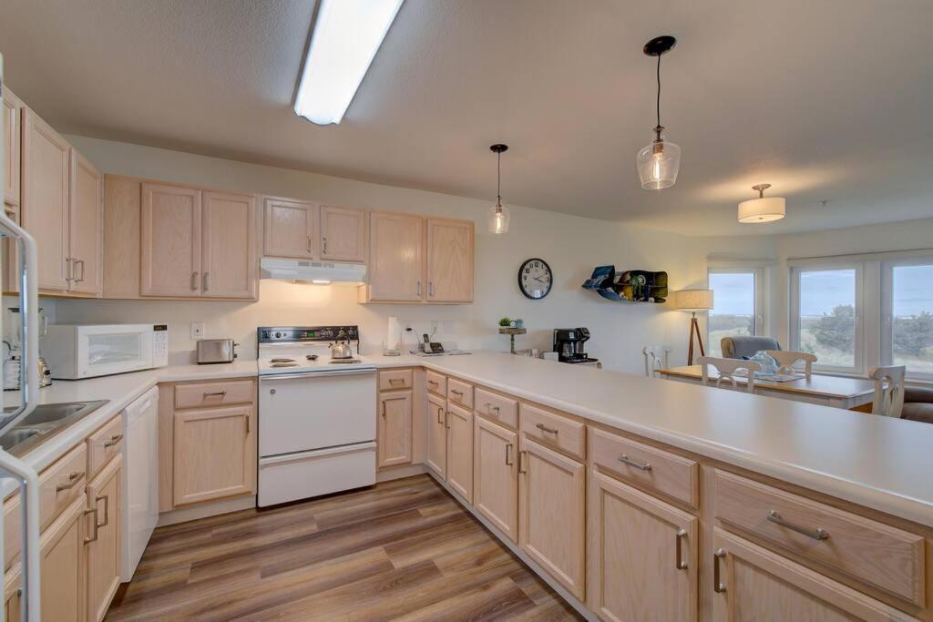 Beach Please-Updated Home With Ocean Views Long Beach Eksteriør billede